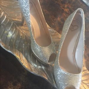 Glitter Soft Platinum Heelsl like new